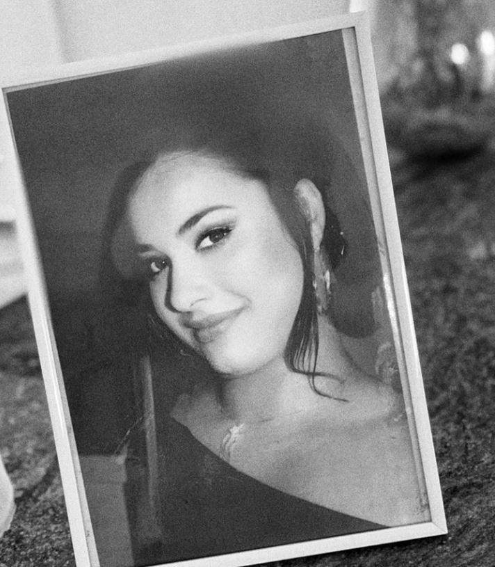Gestul făcut de Betty Salam, &icirc;n ziua c&acirc;nd mama ei ar fi &icirc;mplinit 40 de ani: &bdquo;Pentru mine ea &icirc;ncă este prezentul&rdquo;. Fanii s-au emoționat instant c&acirc;nd au văzut