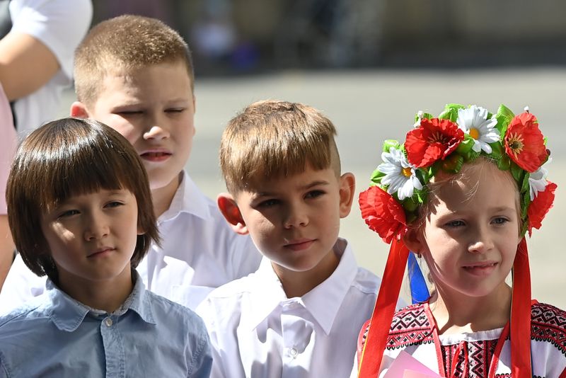 Burse școlare 2022 - 2023. Condiții de acordare