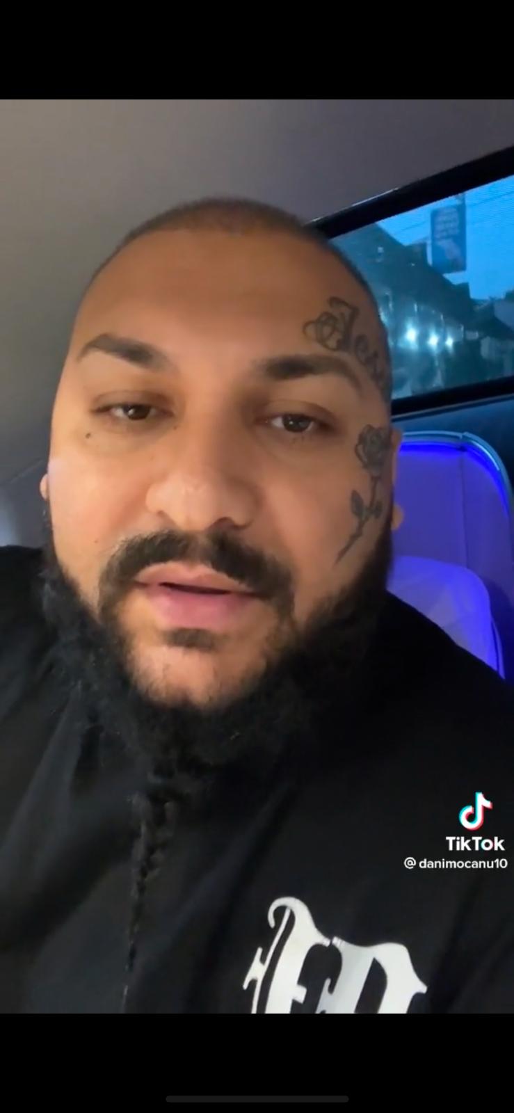 Dani Mocanu, imagini controversate &icirc;n timpul arestului. Cum s-a filmat manelistul, chiar sub ochii avocatului: &bdquo;Respectați legile, da?&rdquo;