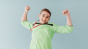 premii pentru elevii romani olimpici