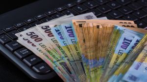 Ratele multor români cresc începând cu 2023. Cine va fi afectat și cum va putea să-și diminueze paguba