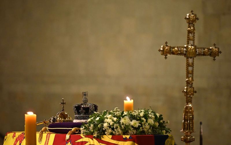 coroana regina elisabeta