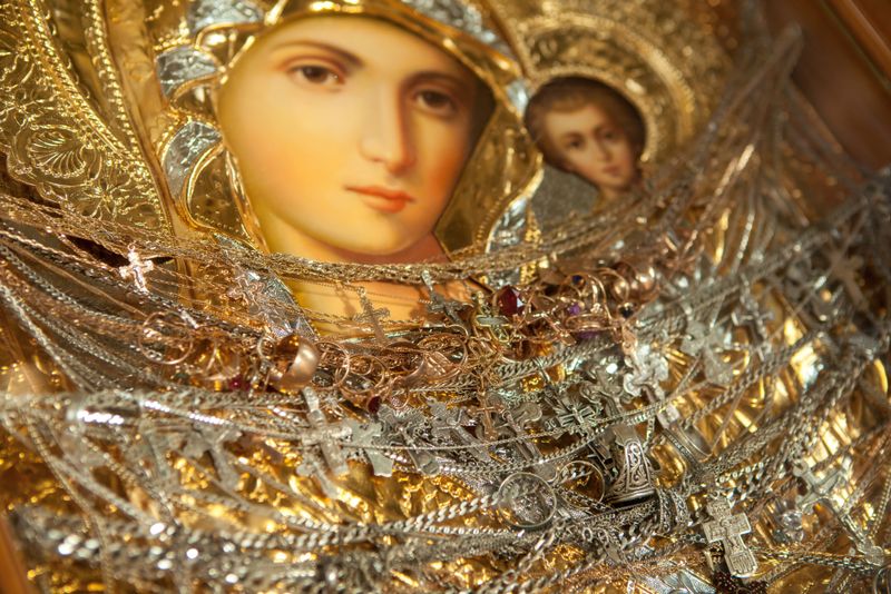 Acoperăm&acirc;ntul Maicii Domnului, tradiții și obiceiuri