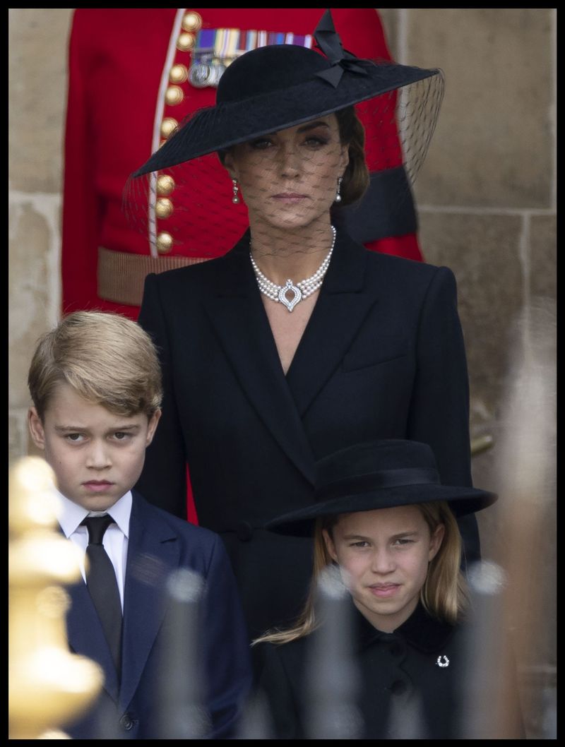 kate middleton tinuta inmormantare regina