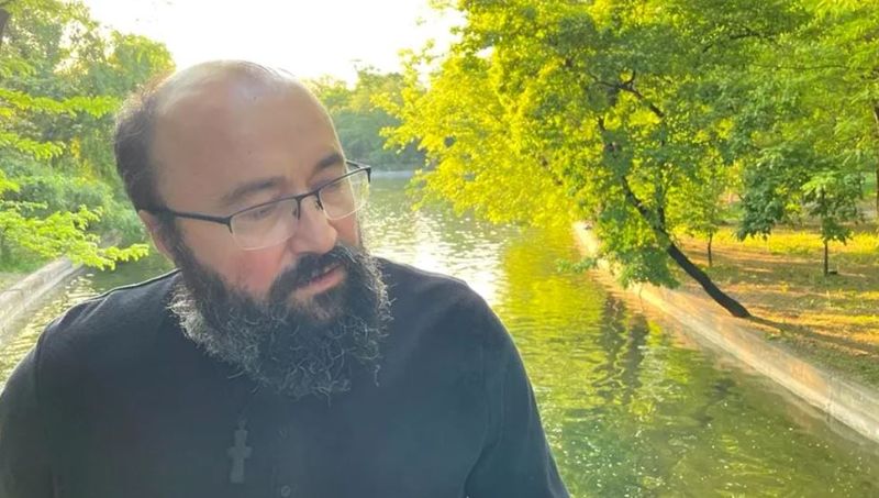 Teologul Valentin Guia intervine în cazul de agresiune sexuală, unde este acuzat Visarion Alexa: „Să oprim din față porcăiala asta. De urgență trebuie demis”