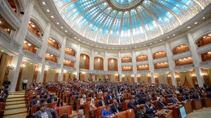 Senatul a votat majorarea salariilor demnitarilor, în plină criză!