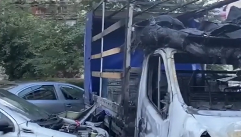 furgoneta, brasov, masini distruse, incendiu 