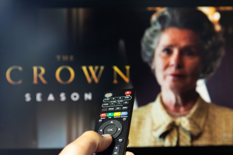 Când apare The Crown, sezonul 5?
