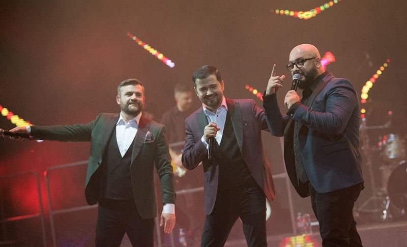 Câți ani are Laurențiu Duță. Cum și-a început artistul cariera muzicală: „Laurențiu avea 13 anișori și n-a dormit câteva nopți, vrăjit de sunetele clapei." Câți ani are Laurențiu Duță. Cum și-a început artistul cariera muzicală: „Laurențiu avea 13 anișori și n-a dormit câteva nopți, vrăjit de sunetele clapei."