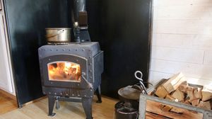 Vești bune pentru românii care folosesc lemne de foc. Ce se va întâmpla cu prețul lemnului destinat încălzirii locuințelor