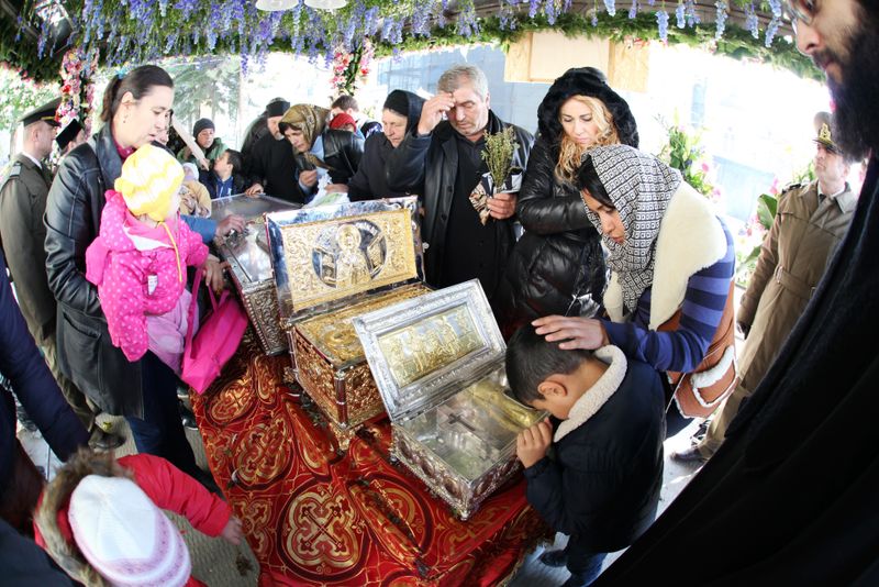 Tradiții și obiceiuri la sărbătoarea Sf. Parascheva de la Iași