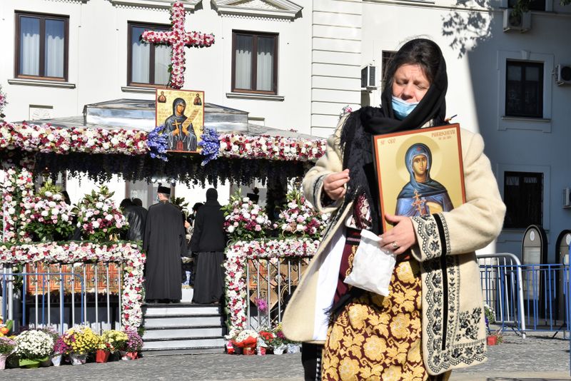 Tradiții și obiceiuri la sărbătoarea Sf. Parascheva de la Iași