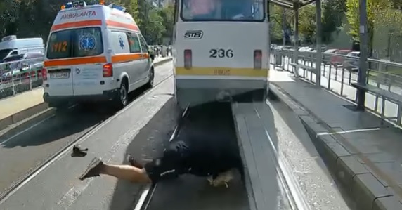 ambulanta, bucuresti, accident, tramvai