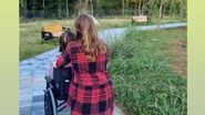 Oana Roman a dus-o pe Isa să-și viziteze bunica la azil. Gestul impresionant al micuței față de Mioara Roman a lăsat pe toată lumea cu gura căscată „Isa a insistat”