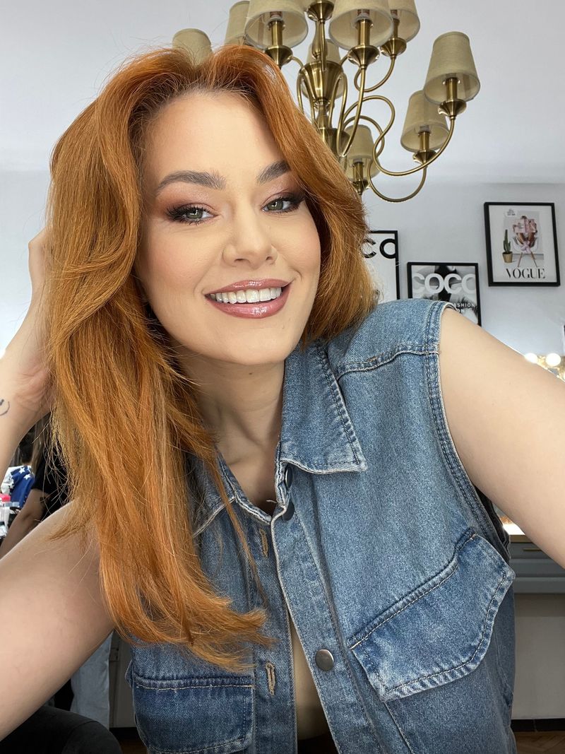 Feli Biografie: V&acirc;rstă, &icirc;nălțime, studii, carieră, familie