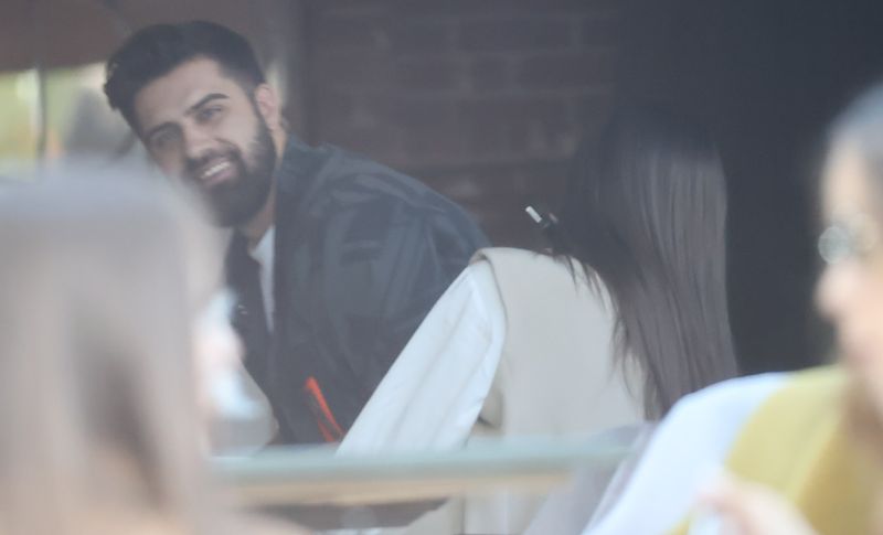 Alex Leonte, în compania unei tinere misterioase Alex Leonte iubită