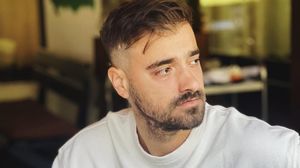 Biografie Liviu Teodorescu. Vârstă, studii, carieră, familie. Ce meserie trebuia să aibă, de fapt, artistul. „Simțeam presiunea aia socială că trebuie să iau o decizie”