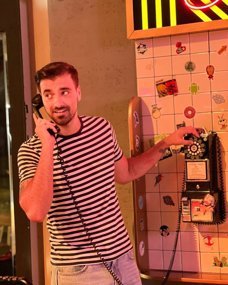 Biografie Liviu Teodorescu. Vârstă, studii, carieră, familie. Ce meserie trebuia să aibă, de fapt, artistul. „Simțeam presiunea aia socială că trebuie să iau o decizie”