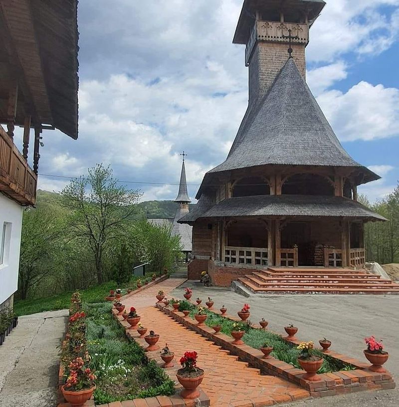Hram de Sfânta Parascheva la Mănăstirea Strâmtura din Maramureș