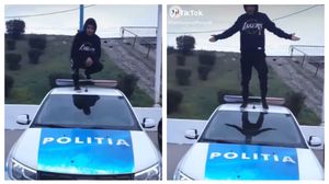 Un tânăr s-a dat singur pe mâna Poliției după ce a postat actul de teribilism pe internet.  craiova, masina politie, teribilism