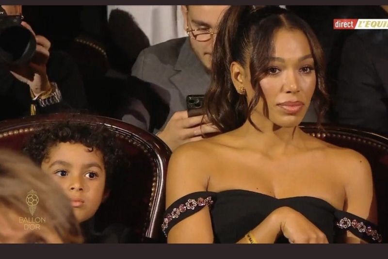 GALERIE FOTO Marchează şi pe teren şi &icirc;n afara lui! Cine este şi cu ce se ocupă iubita superbă a lui Karim Benezma