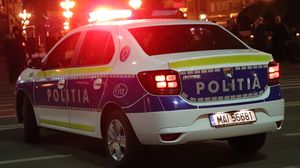 Când și de ce va putea Poliția Rutieră să ridice mașinile parcate neregulamentar pe trotuar