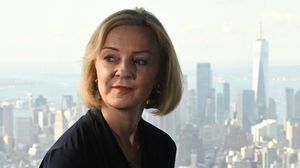 liz truss a demisionat