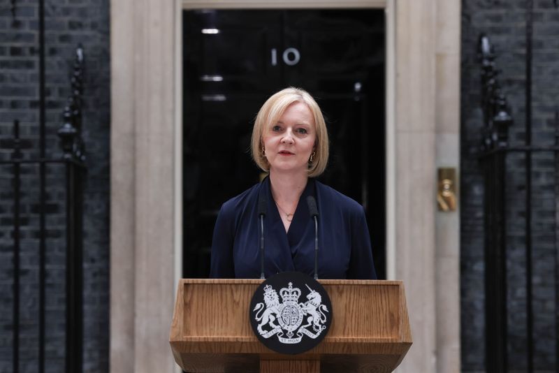 liz truss a demisionat
