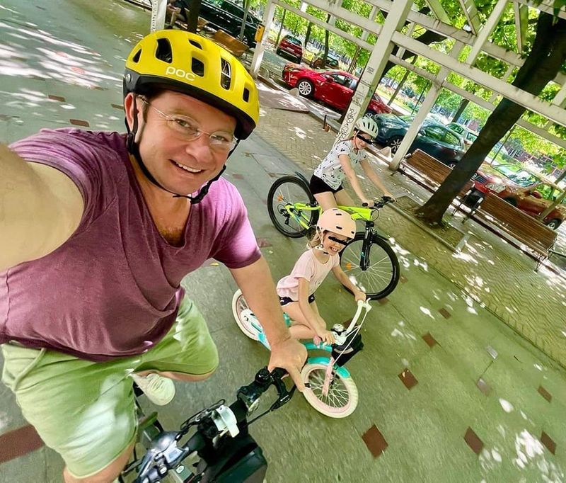 Pavel Bartoș și fiicele sale