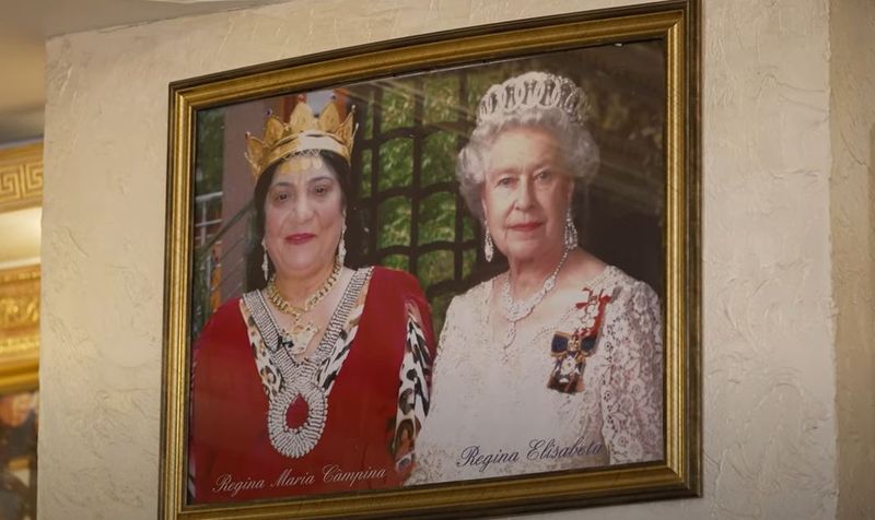 Secretul din spatele fotografiei cu Regina Elisabeta a II-a din casa vrăjitoarei Maria Câmpina! Nimeni nu s-ar fi gândit că ascunde o astfel de poveste