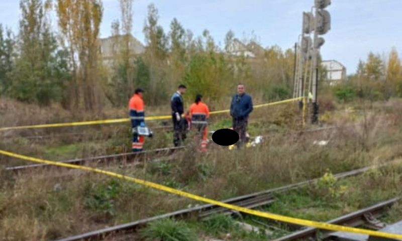 Adolescent lovit mortal de tren Găești