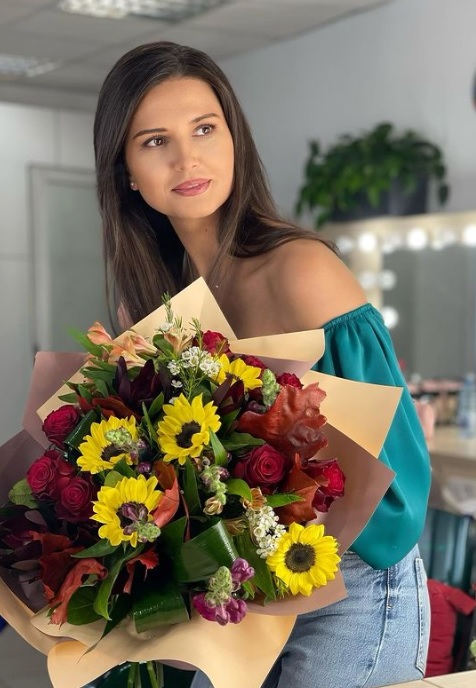 Iulia V&acirc;ntur prietenă