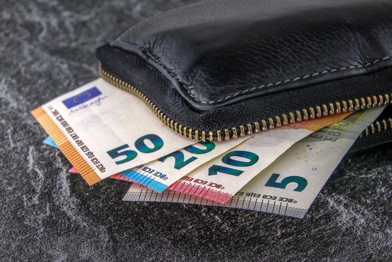 Curs valutar BNR, marți, 25 octombrie 2022. Cât costă astăzi un EURO