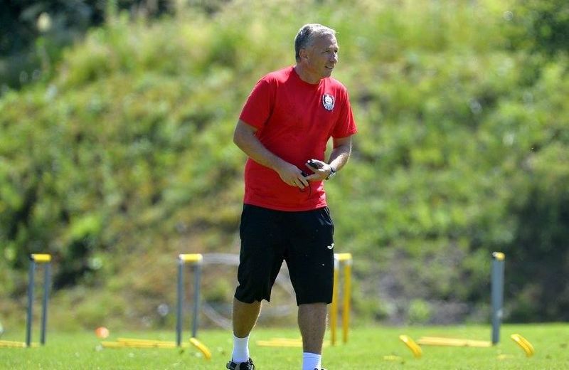 Scandal pe Cluj Arena: „Nu înțeleg de ce arbitrul nu a oprit meciul”