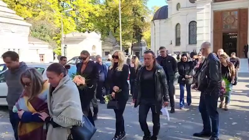 Imagini dureroase de la &icirc;nmorm&acirc;ntarea lui Călin Doboș! Vedetele și-au luat rămas bun de la medicul estetician. Cum și-a făcut apariția Bianca Drăgușanu?