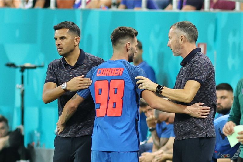 Dică şi-a dat demisia de la FCSB. Care sunt antrenorii de pe lista lui Gigi Becali şi care a fost reacţia lui Şumudică