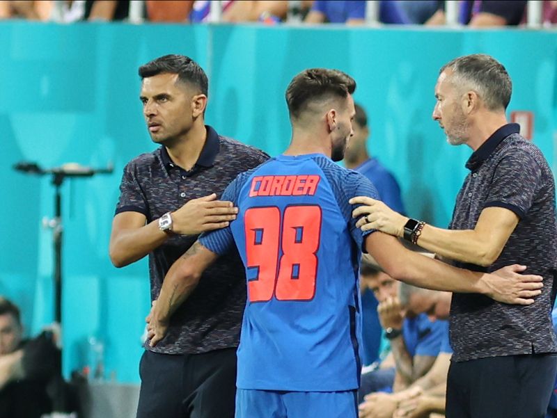 Dică şi-a dat demisia de la FCSB. Care sunt antrenorii de pe lista lui Gigi Becali şi care a fost reacţia lui Şumudică