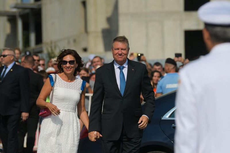 cine e carmen iohannis