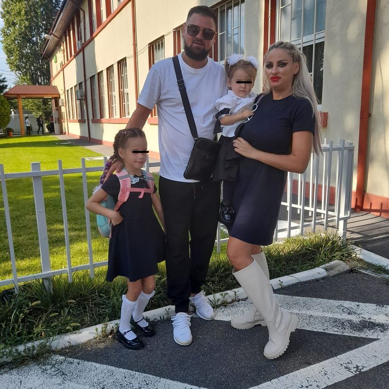 S&acirc;nziana Buruiană, soțul și fiicele 