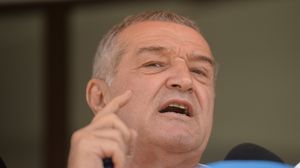 Gigi Becali a anunţat că are trei antrenori pe listă, pentru înlocuirea lui Nicolae Dică. 