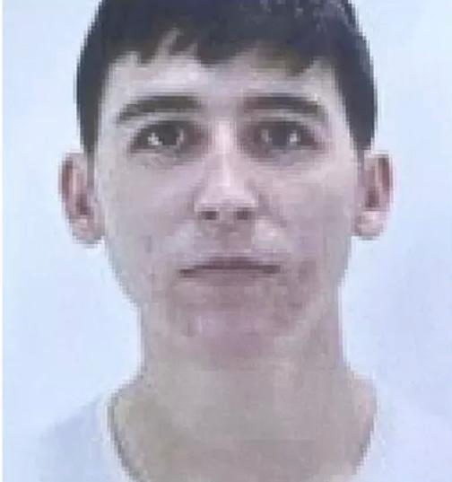 El este tânărul care a furat un sac plin cu bani de la Poșta Română! În doar trei zile a cheltuit o bună parte din ei. Este ireal pe ce: „Ne-am distrat”