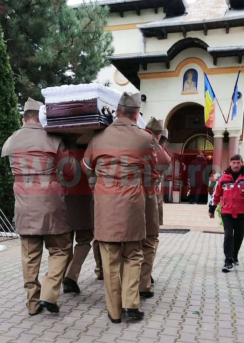 Imagini de la înmormântarea actorului Constantin Codrescu