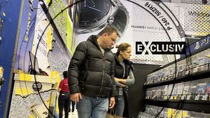 Polițistul Robi din Las Fierbinți nu se uită deloc la bani și nu se sperie de scumpiri! Actorul Leonid Doni și iubita, surprinși așa cum nu i-ai mai văzut niciodată| EXCLUSIV