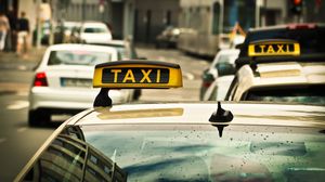 taximetrsit, teapa, femeie pacalita, barbat arestat