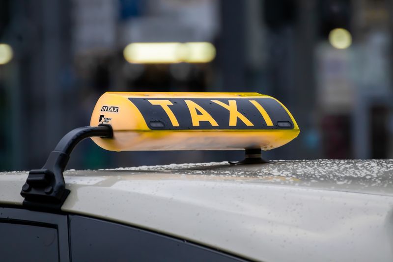 taximetrsit, teapa, femeie pacalita, barbat arestat