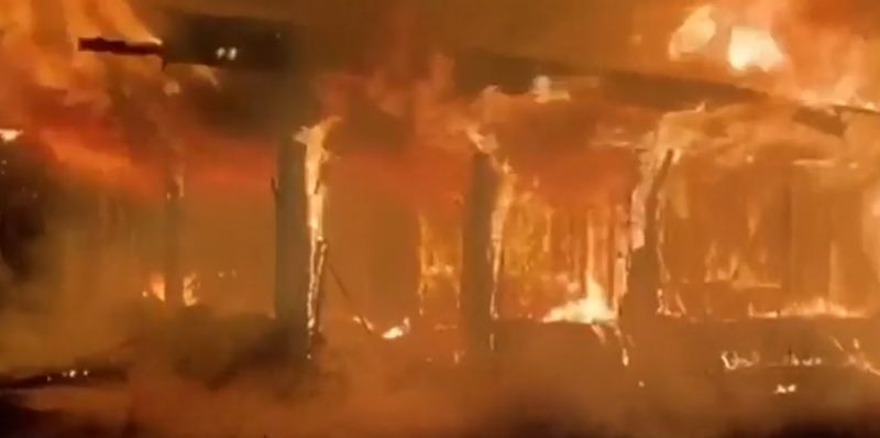 cabana arsa, incendiu, sebes, pompieri, flacari