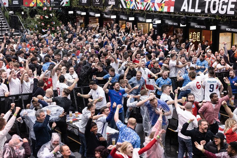 Zeci de tone de bere irosite în Qatar. Ce se va întâmpla cu mille de baxuri interzise la Cupa Mondială