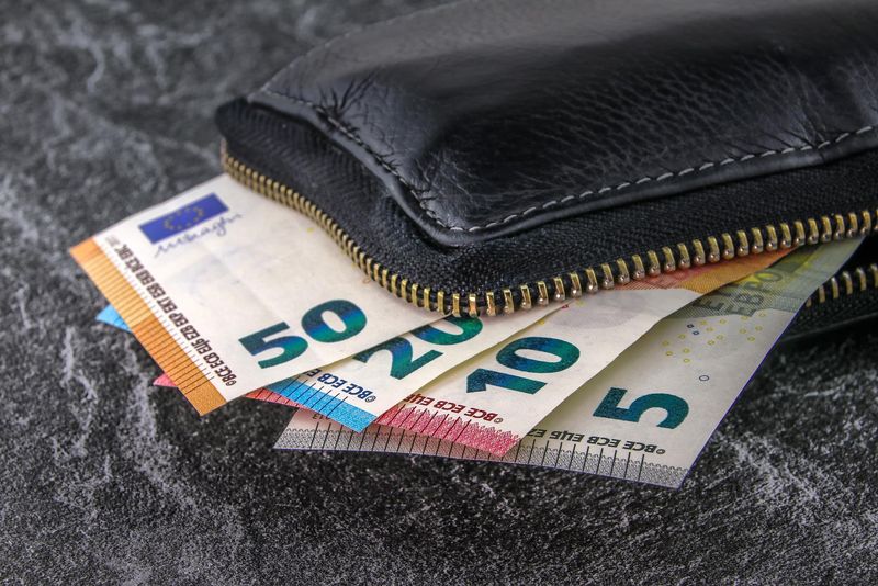 Curs valutar BNR, vineri, 25 noiembrie 2022. Cât costă astăzi un EURO