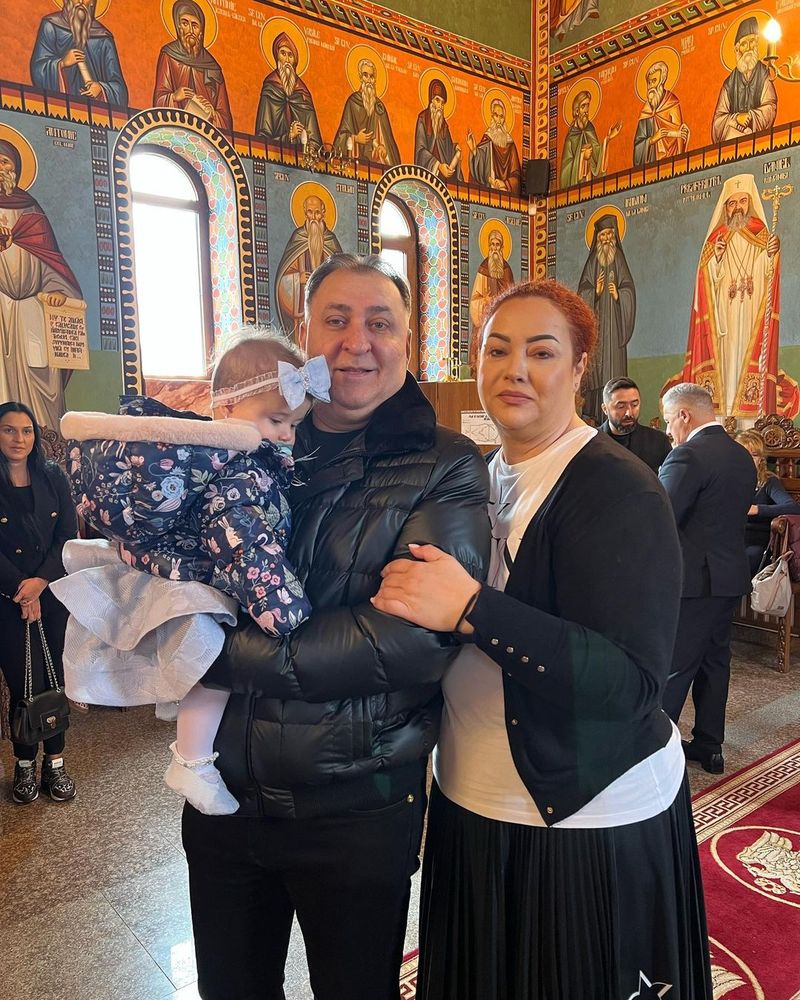 Zi mare pentru Vali Vijelie! Manelistul și soția sa au fost nași de botez pentru finuța lor: „Astăzi am botezat-o”