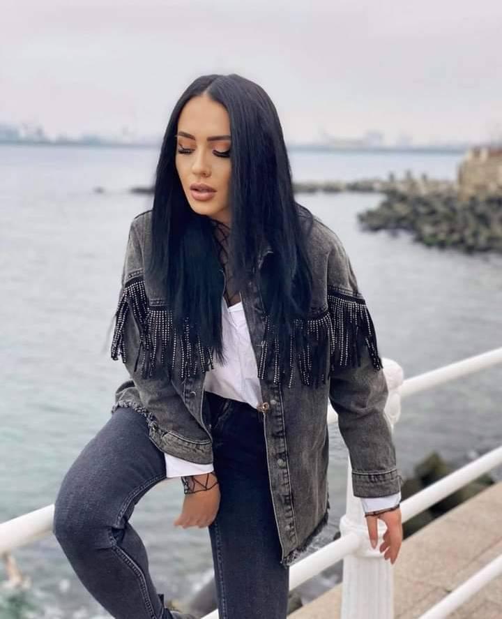 Ella Tina 